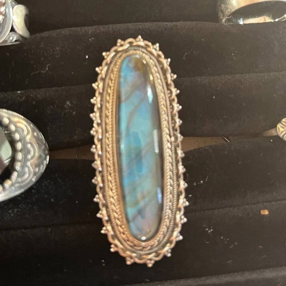 Enormous Labradorite ring - Picture 5 of 7